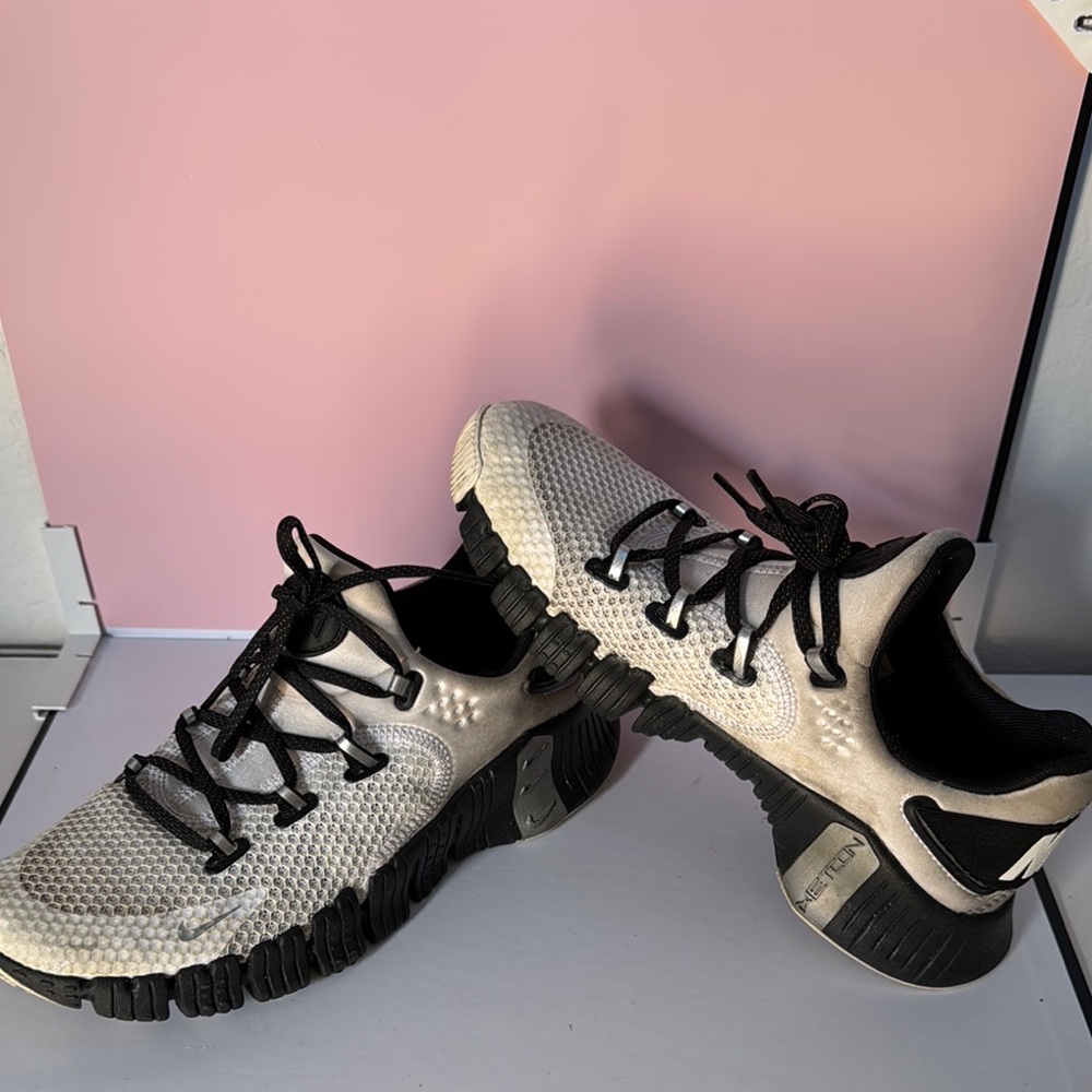 Nike Black and Gray Athletic Shoes with Modern Design